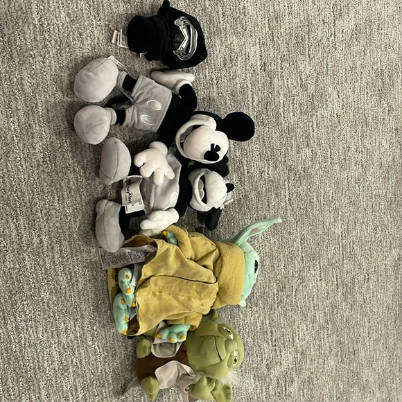 Disney and Star Wars small stuffies. Lot of 5 - Picture 1 of 9